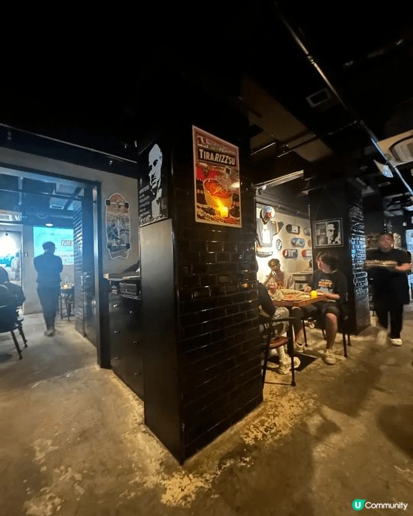 Mother of Pizzas主打正宗意式薄餅，由餅底到配...