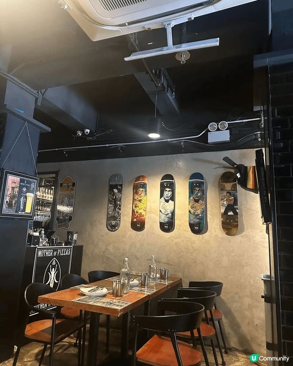 Mother of Pizzas主打正宗意式薄餅，由餅底到配...