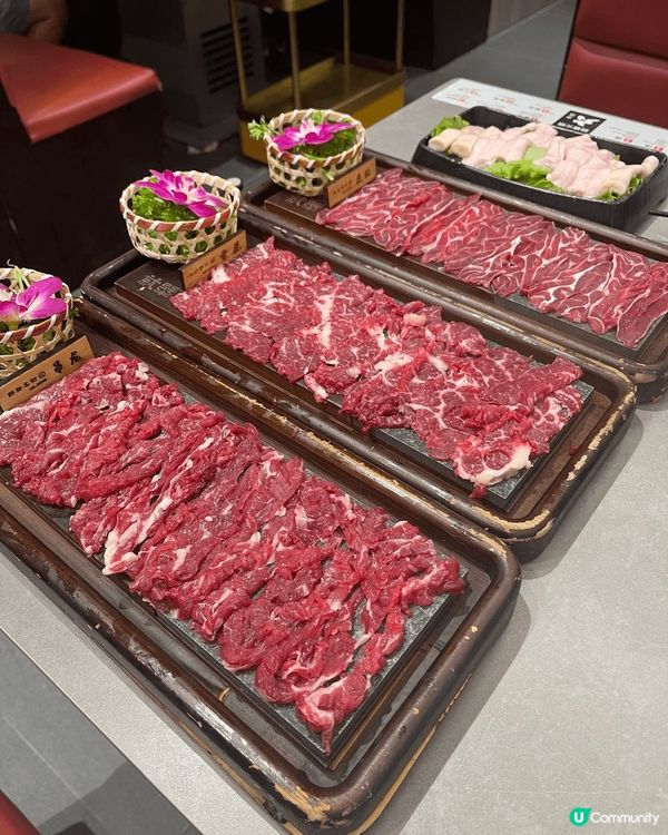 超受歡迎既潮汕牛肉火鍋、爆哂肉汁既燒雞同埋熱辣辣既燒羊排