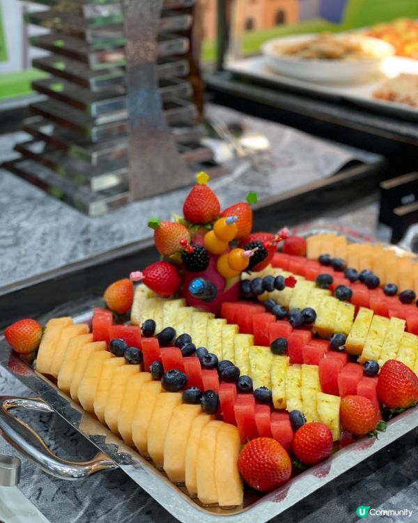 士多啤梨牆＋花果甜點＝視覺與味覺的雙重療癒