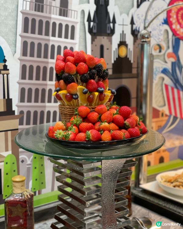 士多啤梨牆＋花果甜點＝視覺與味覺的雙重療癒