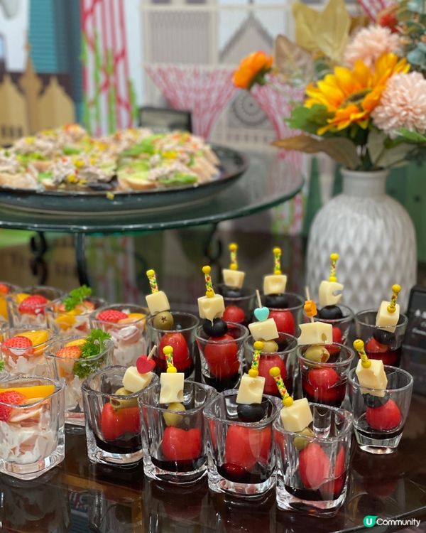 士多啤梨牆＋花果甜點＝視覺與味覺的雙重療癒