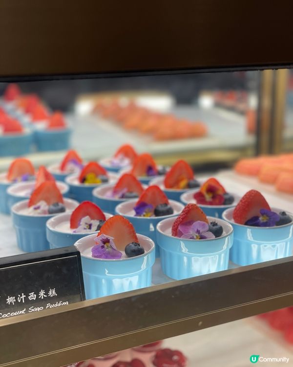 士多啤梨牆＋花果甜點＝視覺與味覺的雙重療癒