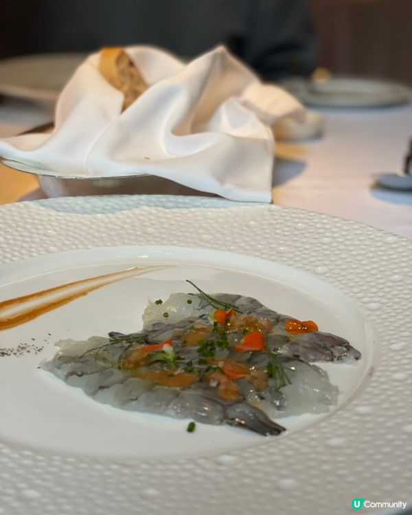 銀餐車席前切肉,這一餐是儀式感本身