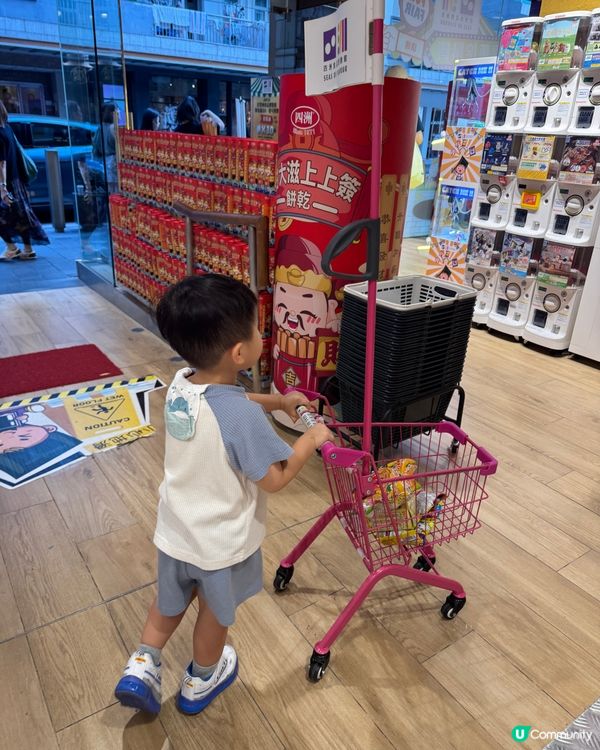 25,000尺零食天地 獨家零食卡通夾公仔機 大人細路都啱