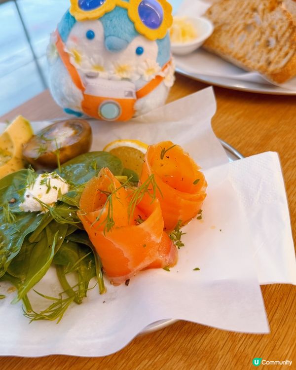 西營盤簡約小店🤤！煙三文魚超正！