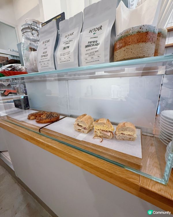 西營盤簡約小店🤤！煙三文魚超正！