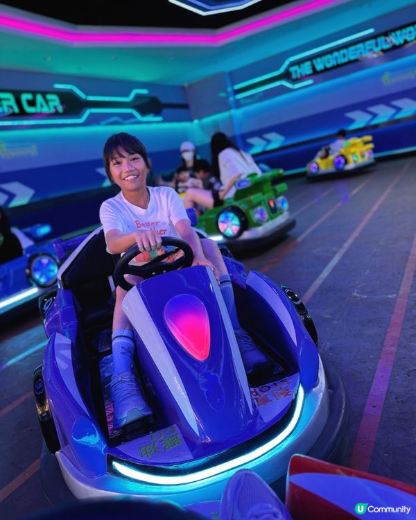 快樂嘅歡笑在附近 我哋齊齊來盡興