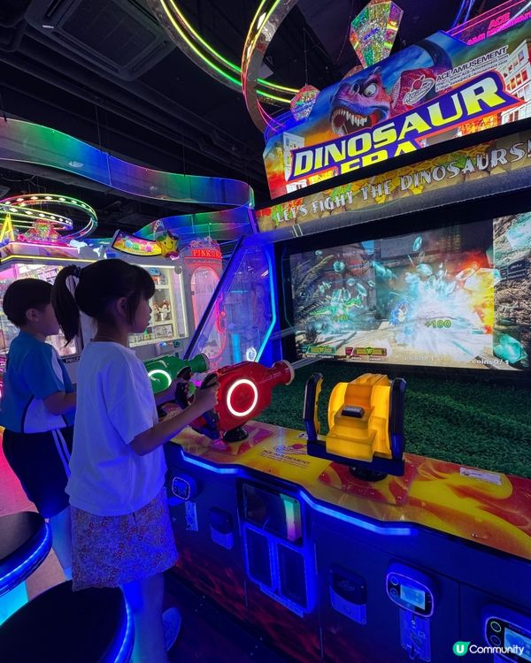 快樂嘅歡笑在附近 我哋齊齊來盡興