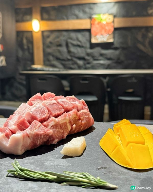 🔥火山石烤板 x 炙燒黑毛豬 ｜岩洞主題燒肉登陸中環