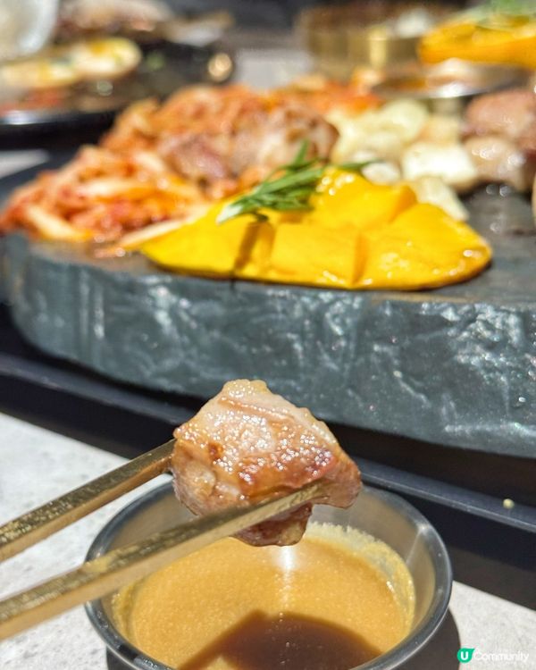 🔥火山石烤板 x 炙燒黑毛豬 ｜岩洞主題燒肉登陸中環