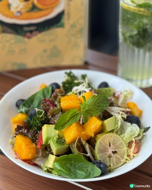 啟德體育園森林系Cafe🌿！泰式芒果糯米飯疏乎厘😋🥭