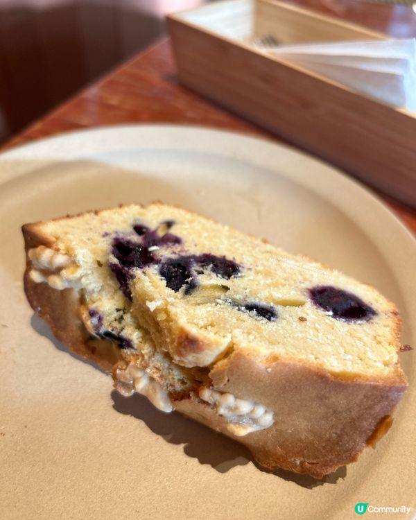 夏日清新口味 💕 香烤豬頸肉沙律。香橙咖啡湯力