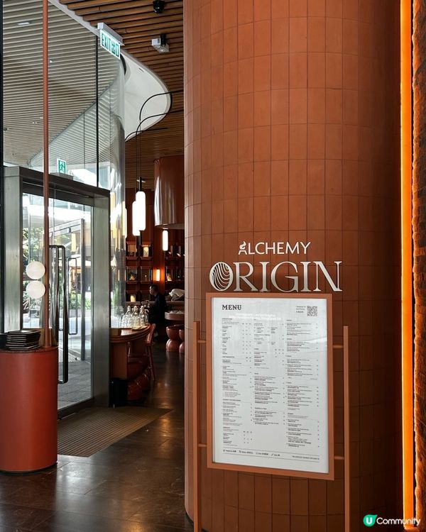 夏日清新口味 💕 香烤豬頸肉沙律。香橙咖啡湯力