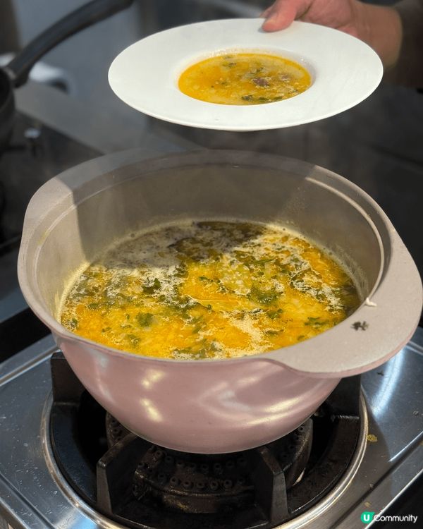 呢個咁大個咁高嘅湯煲係類似易潔鑊嘅質地，外面有粉紅色勁靚可以...