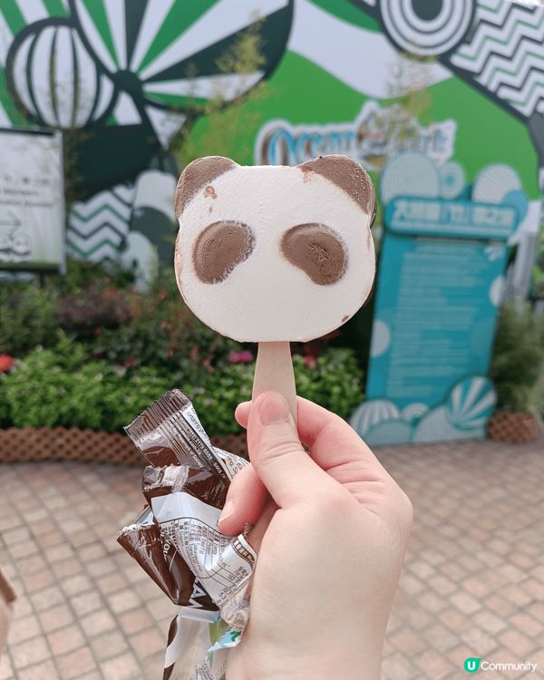 香港海洋公園好適合一家大細去玩，可以睇動物同玩機動遊戲，裡面...