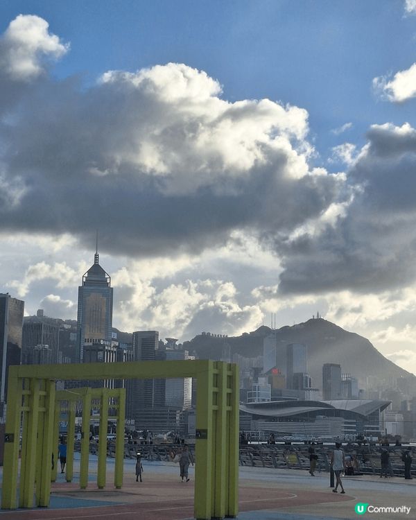 M+為藝術博物館，可在內欣賞中西合璧的藝術作品。而東岸板道及...