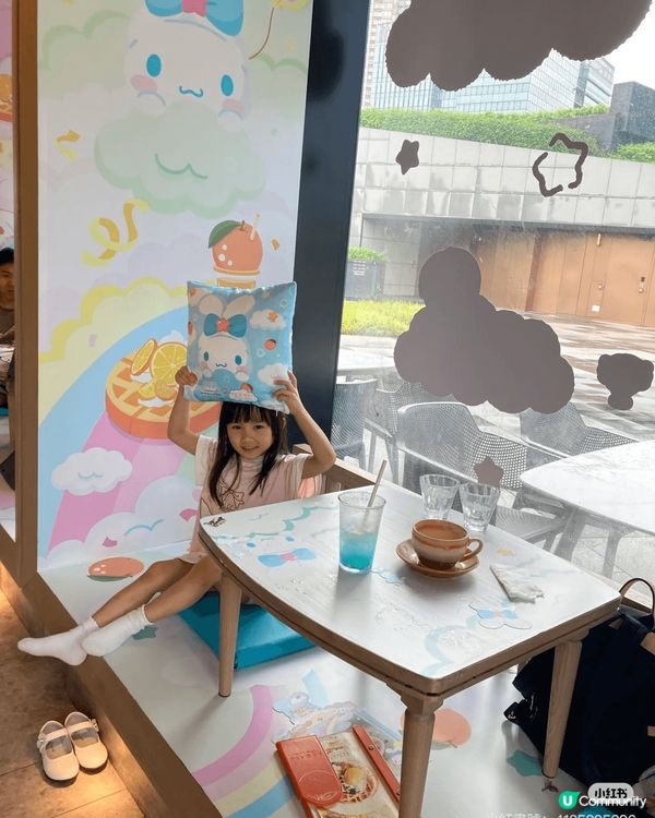 Cinnamoroll限定店有超級引眼球的玉桂狗的漢堡包和甜...