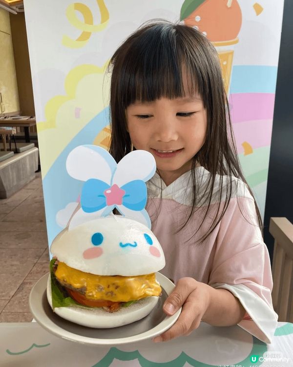 Cinnamoroll限定店有超級引眼球的玉桂狗的漢堡包和甜...