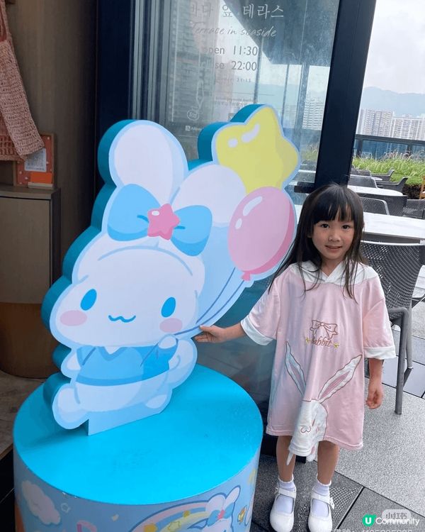 Cinnamoroll限定店有超級引眼球的玉桂狗的漢堡包和甜...