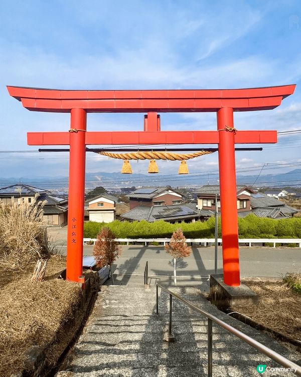福岡的海上鳥居是非常獨特且寧靜的景點，這個鳥居並非孤立在海中...