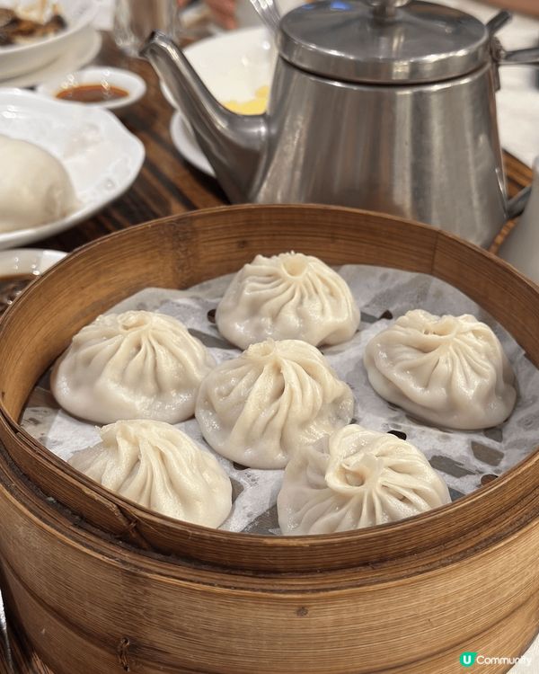 在老上海飯店品嚐上海菜是一個美妙的經歷，以下是幾道代表性的菜...