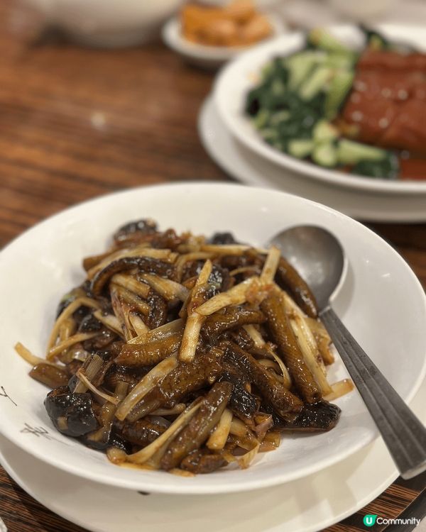 在老上海飯店品嚐上海菜是一個美妙的經歷，以下是幾道代表性的菜...