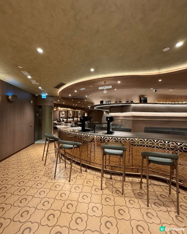 灣仔利東街開始營業的茶飲店霸王茶姬，樓上雅座環境極寫意，可以...