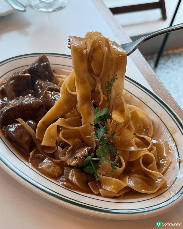 最近去試咗呢間新派西餐廳，環境好舒服，光線充足，仲有靚靚嘅擺...