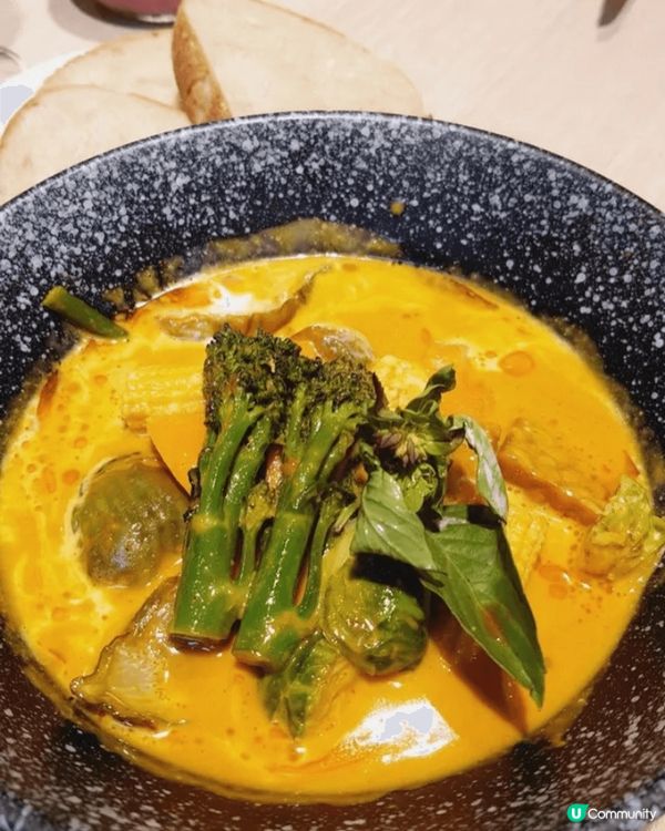 喜愛茹素嘅我，與朋友一起品嚐純素美食😋，食物滋味又豐富，仲要...