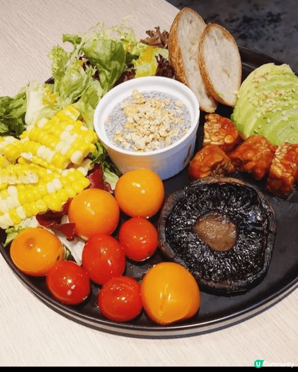 喜愛茹素嘅我，與朋友一起品嚐純素美食😋，食物滋味又豐富，仲要...