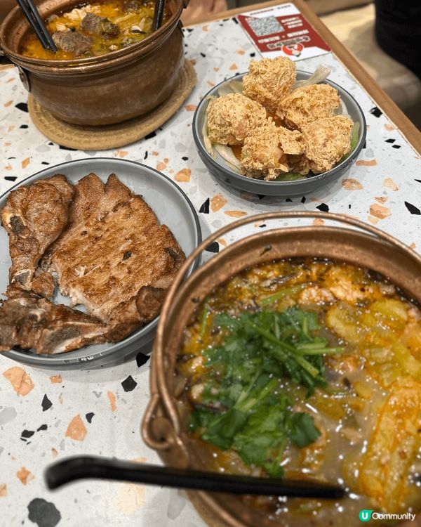 1. 有誠意既黃銅鍋米線，小食蝦膠釀豆腐卜好有臭豆腐口感