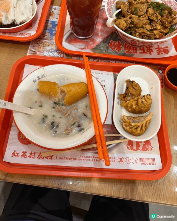 去咗深圳食紅荔灣，佢嘅係廣州好出名㗎，由其佢嘅腸粉，炒粉超好...