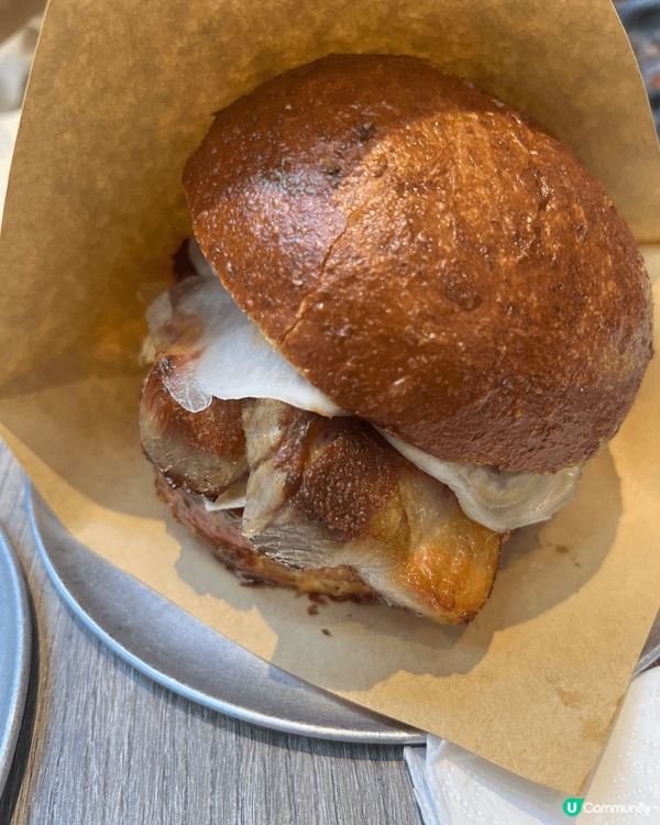 泡菜煎蛋豬腩肉包（小辣）GRILLED DORK BELLY...