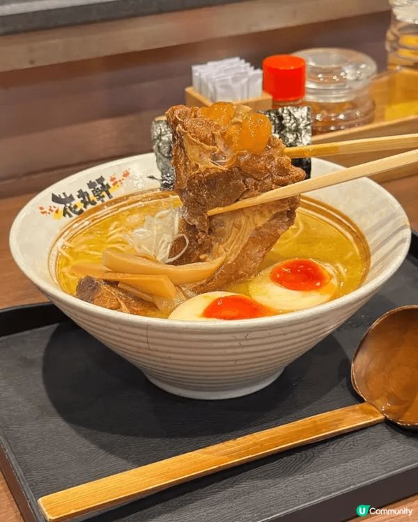 招牌原條慢煮豬軟骨拉麵配糖心蛋，一上枱就好搶眼，份量超多，賣...