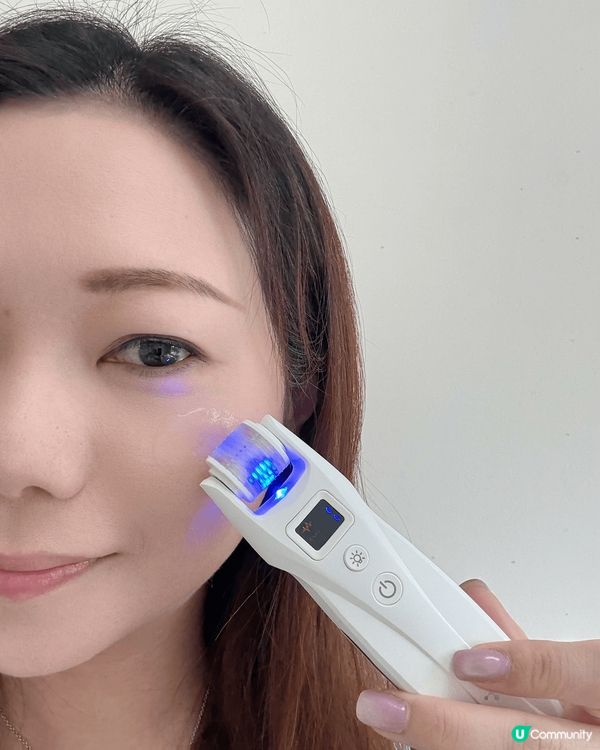 呢部美容儀結合MTS+EMS雙效功能，再配合藍光LED減少皮...