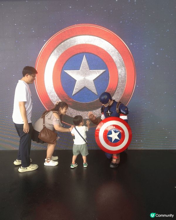 第一次去迪士尼搵美國隊長影相打卡，估唔到真係好nice！約定...