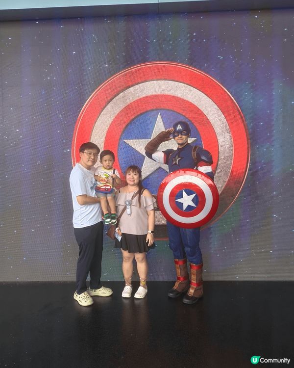 第一次去迪士尼搵美國隊長影相打卡，估唔到真係好nice！約定...