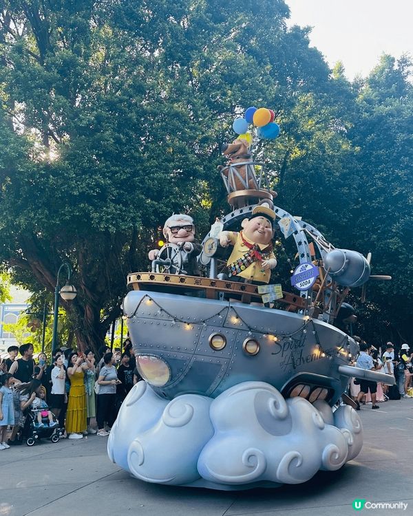 要數近期的打卡熱點，不得不提香港迪士尼樂園最新推出的花車巡遊...