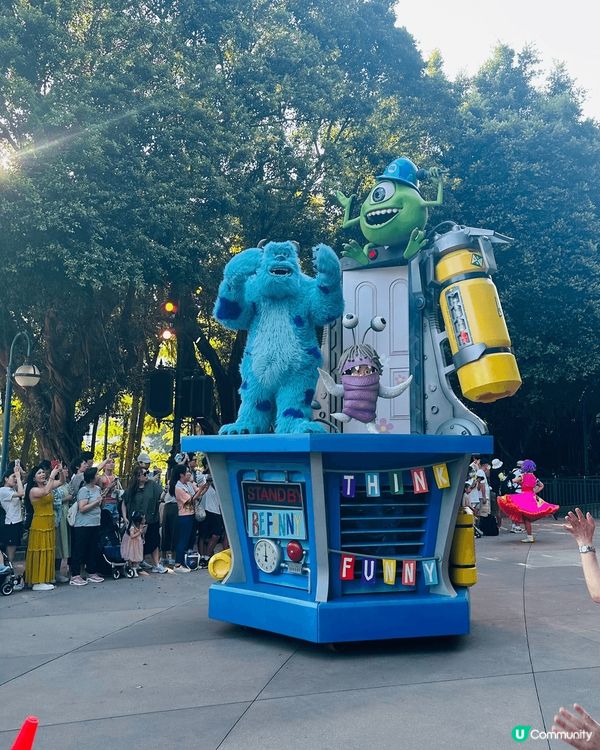 要數近期的打卡熱點，不得不提香港迪士尼樂園最新推出的花車巡遊...