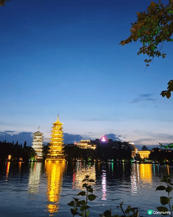 桂林象山景區，桂林必去景點之一，遊客真的很多耶，象山遠看真的...