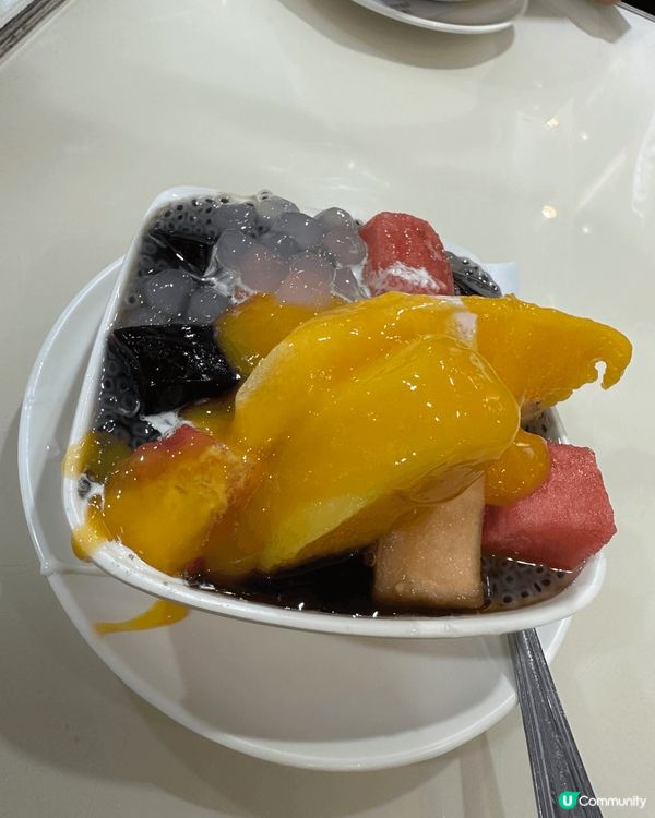 港式糖水舖 - 松記，他們的糖水有傳統同特色選擇👍。由於夏天...