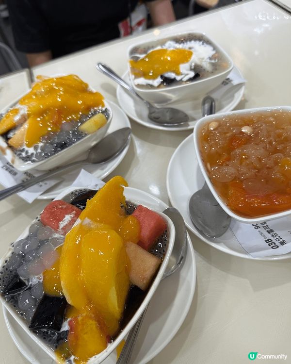 港式糖水舖 - 松記，他們的糖水有傳統同特色選擇👍。由於夏天...