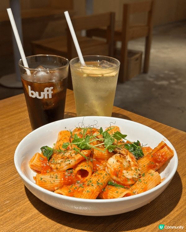 喺楓樹街與大南街交界轉角位，有間精品咖啡店「不苦 buff」...