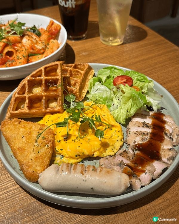 喺楓樹街與大南街交界轉角位，有間精品咖啡店「不苦 buff」...