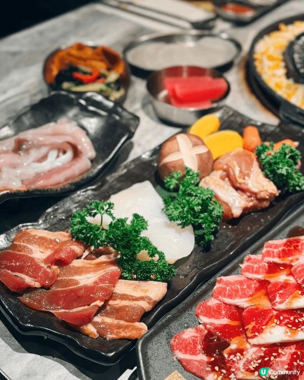 岩岩生日去炑八韓烤食烤肉，原來生日會送一個「肥牛蛋糕」比壽星...