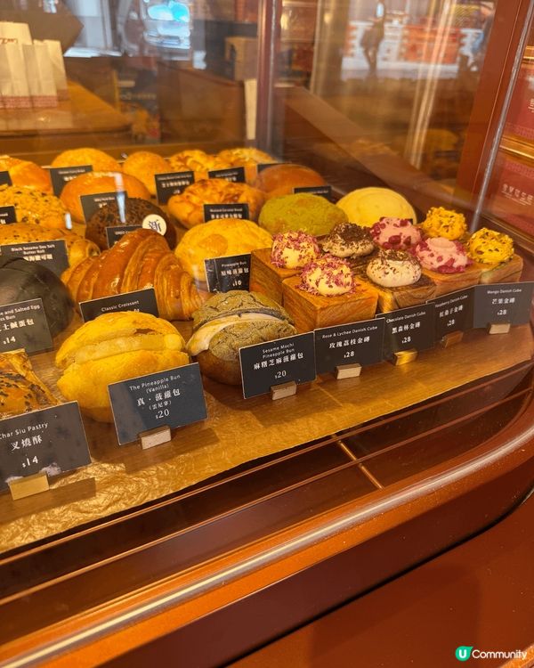 呢間君蘭麵包店有好多港式美食，最得意係菠蘿包有好多不同做法，...