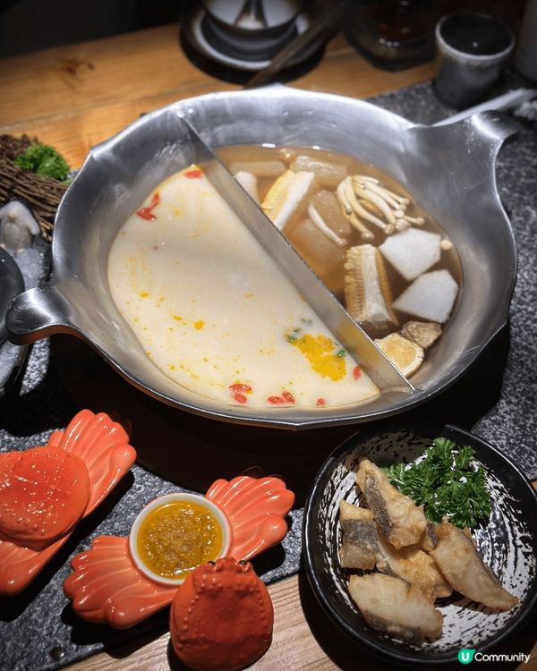 湊湊火鍋最近推出多款慶中秋海鮮新品，店內有好多燈籠佈置，充滿...