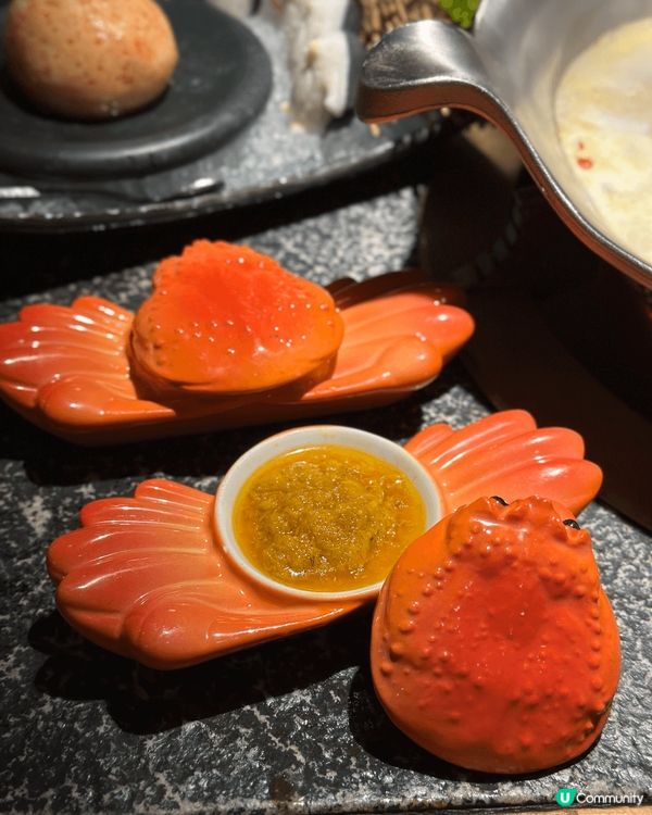 湊湊火鍋最近推出多款慶中秋海鮮新品，店內有好多燈籠佈置，充滿...