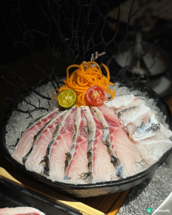 湊湊火鍋最近推出多款慶中秋海鮮新品，店內有好多燈籠佈置，充滿...